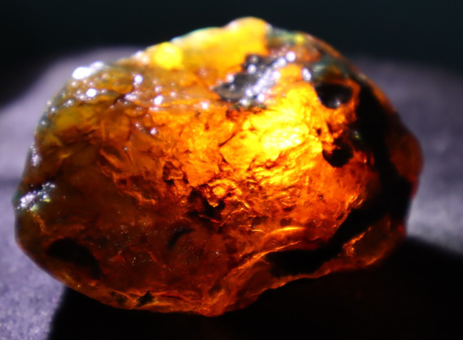 Beautiful Natural Dominican Clear Green Blue Amber Rough Specimen 59mm 40.6g – photo 7