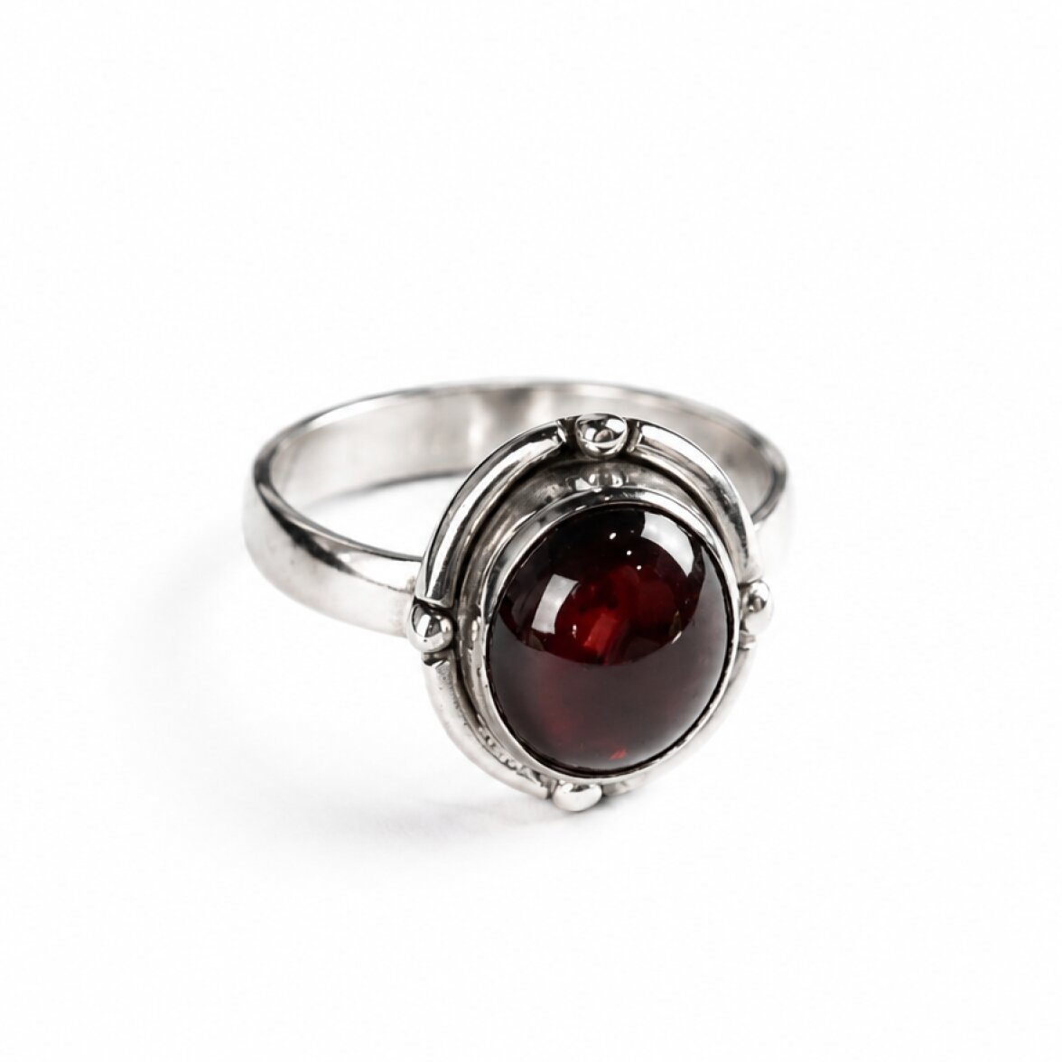 Clear cherry red Almandine Garnet oval 925 Sterling Silver Ring Size 7.50