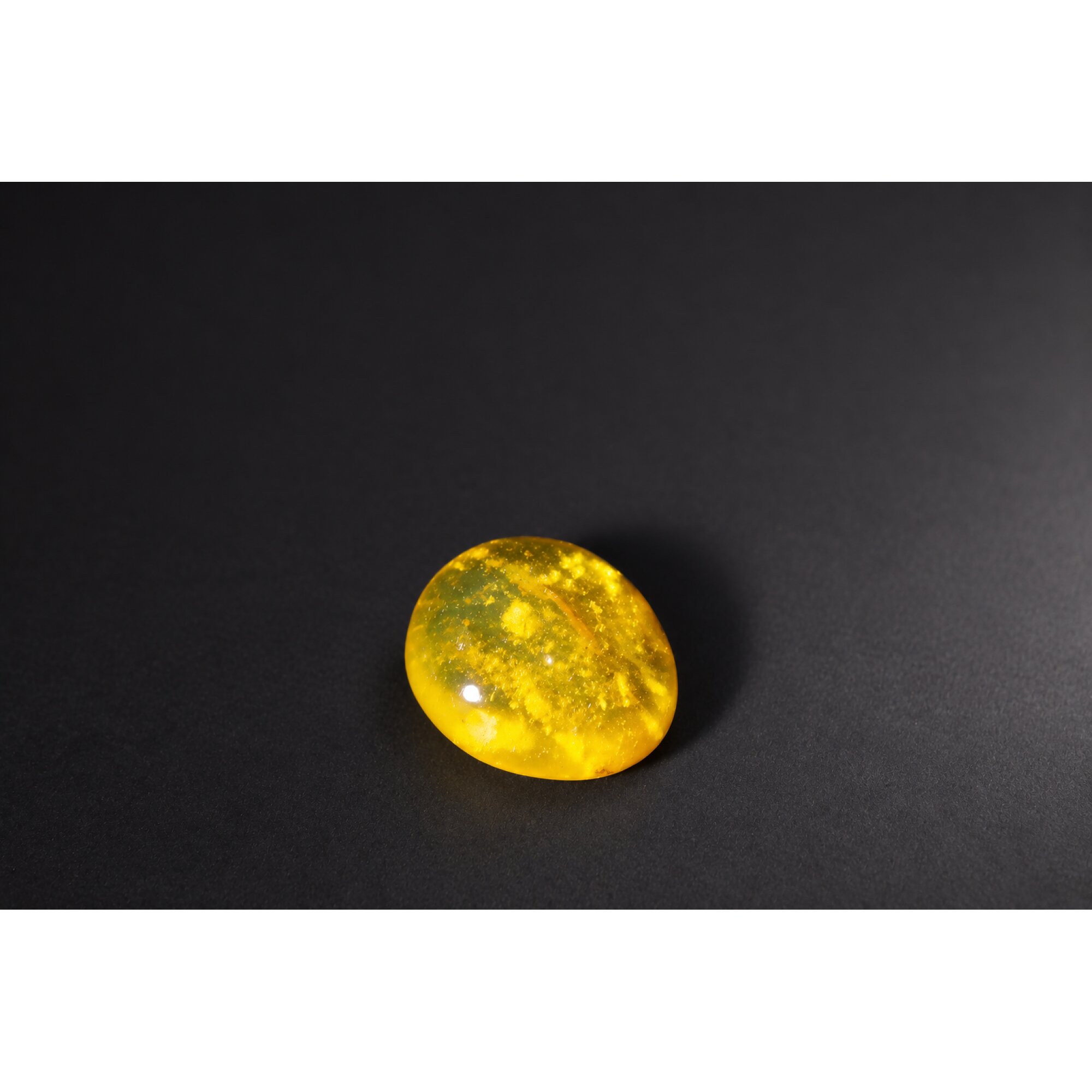 Real yellow orange Dominican amber fly and beetle stone 22mm – photo 2