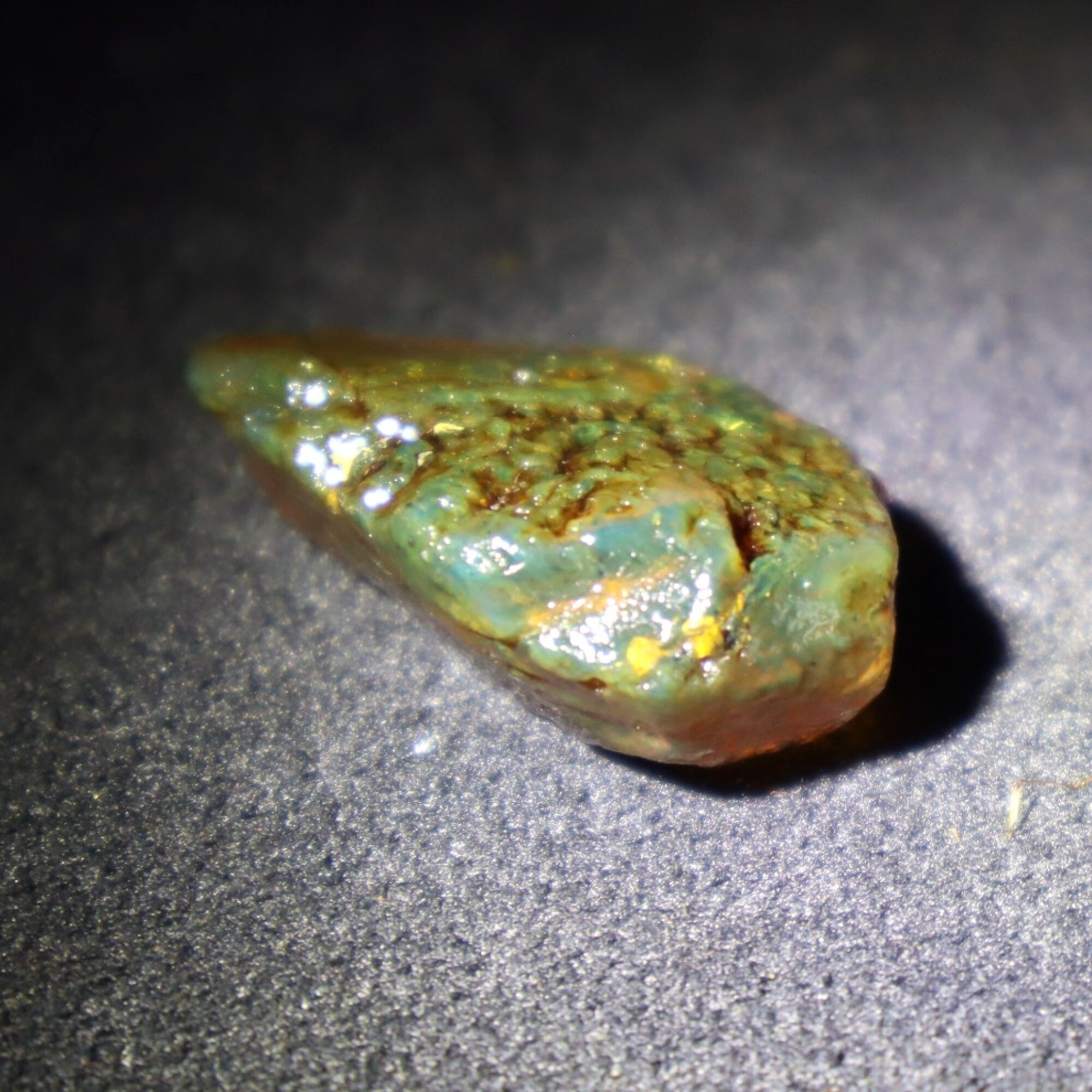 Genuine sky blue rough specimen Dominican amber 30mm – photo 4