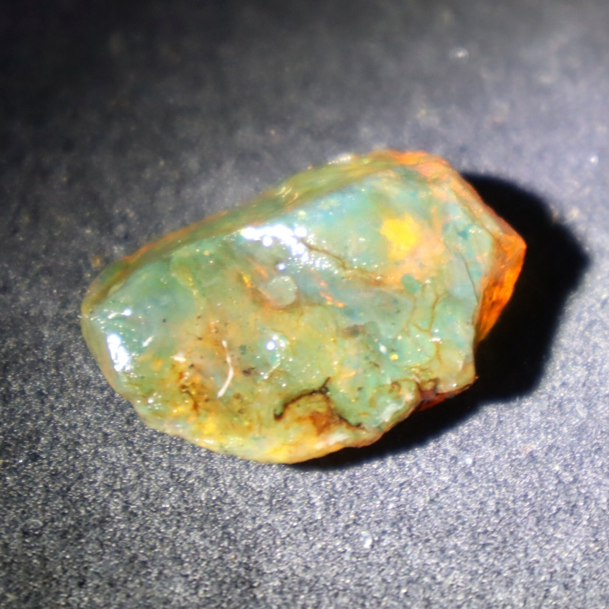 Genuine sky blue rough specimen Dominican amber 30mm – photo 12