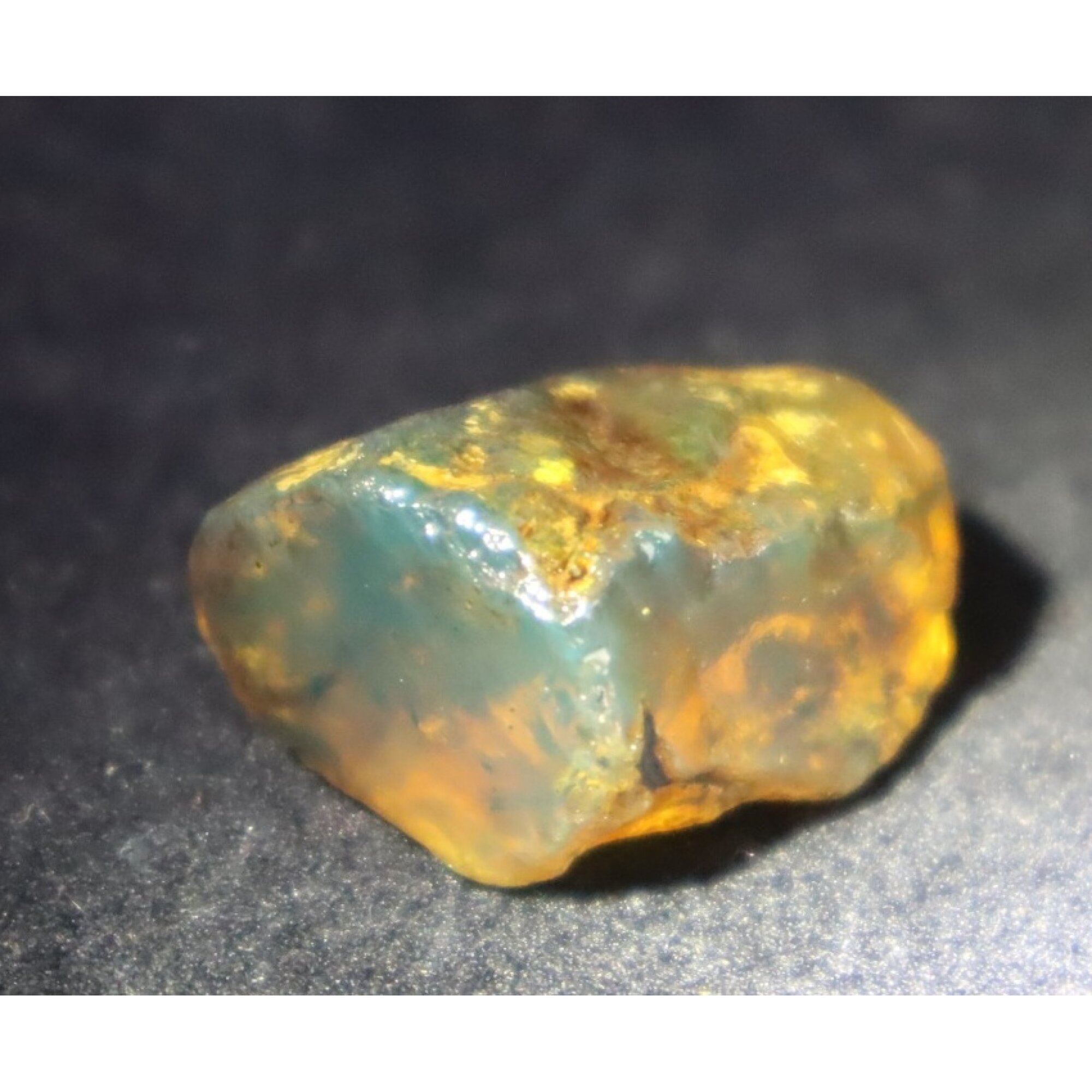 Genuine light blue rough specimen Dominican amber 25mm – photo 11