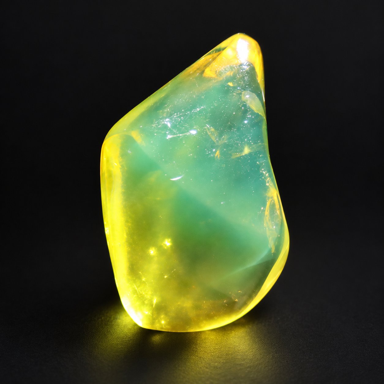 Real olive green polished Dominican amber 35mm