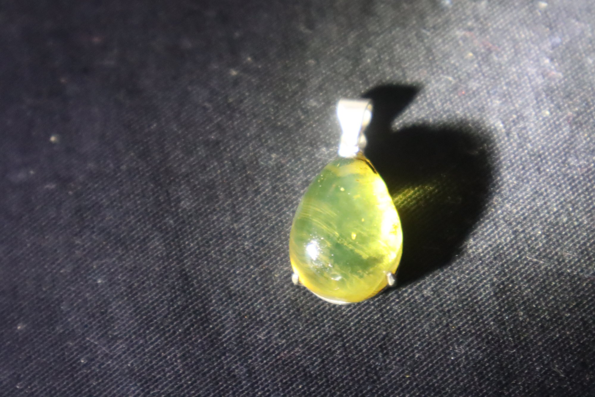 Studio made olive green Dominican amber sterling silver pendant 3.1g – photo 3