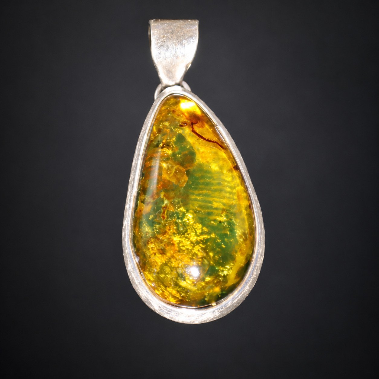 Studio made olive green Dominican amber sterling silver pendant 1.1g – photo 4