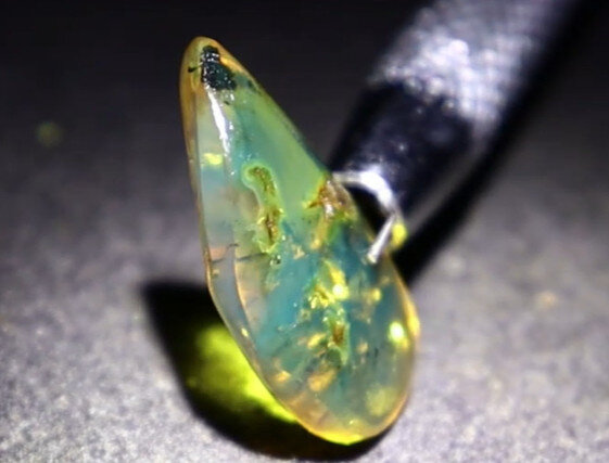 Beautiful Natural Dominican Clear Sky Blue Amber Polished Stone 22mm – photo 8