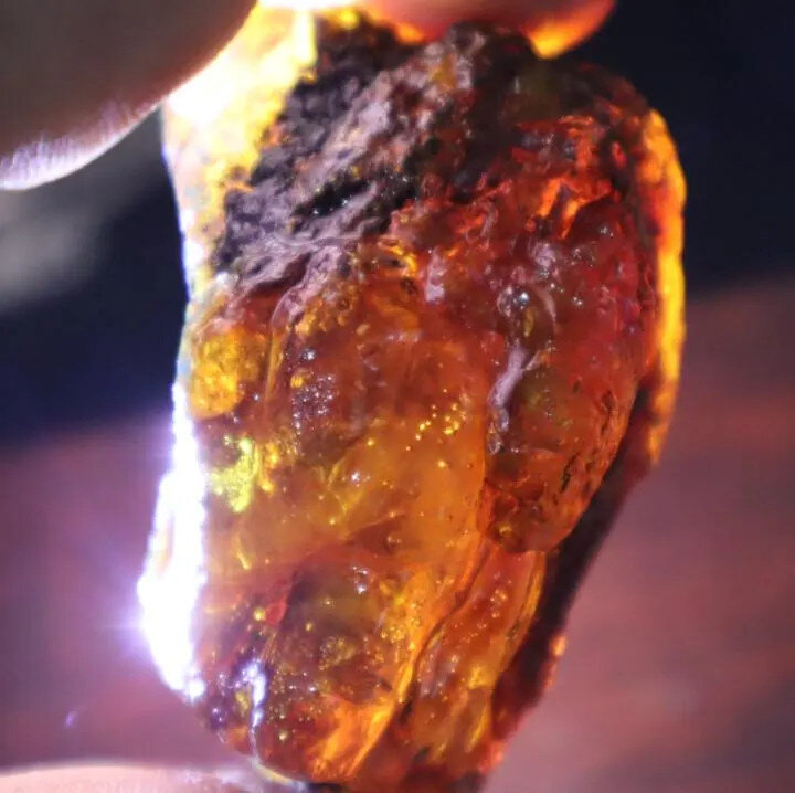 Beautiful Natural Dominican Clear Royal Blue Green Amber Rough Specimen 51mm 38g – photo 9