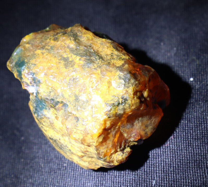 Beautiful Natural Dominican Clear Green Blue Amber Rough Specimen 43mm 23g – photo 4