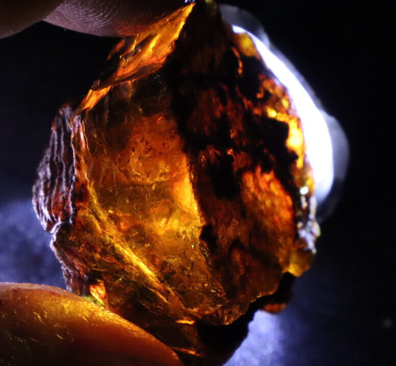 Charming Design Natural Dominican Clear Green Blue Amber Rough Specimen 42mm 16g – photo 11