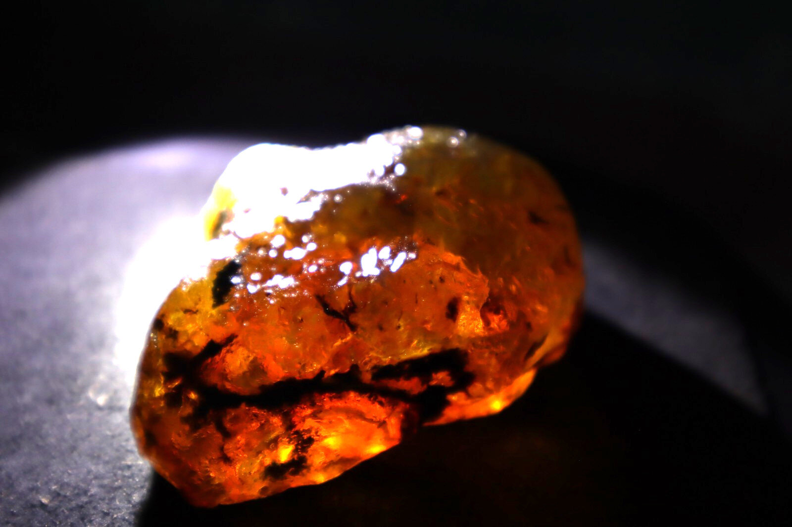 Impressive Natural Dominican Clear Light Blue Amber Rough Specimen 67mm 48.9g – photo 9