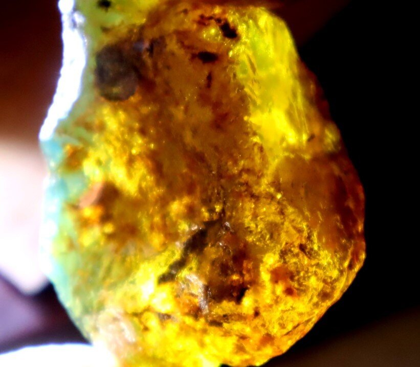 Charming Natural Dominican Clear Yellow Blue Amber Rough Specimen 41mm 18.2grams – photo 10