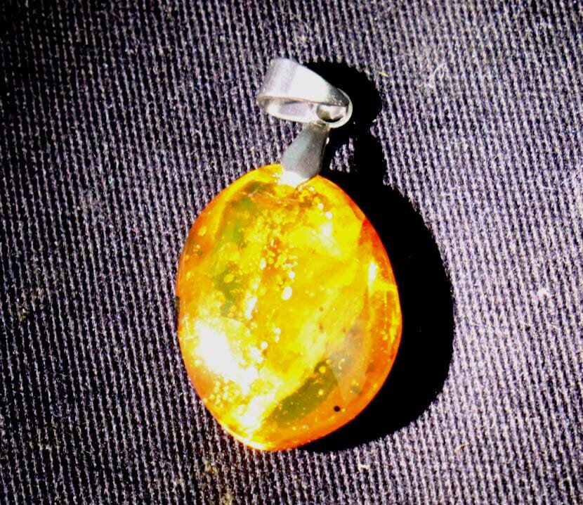 Natural Dominican Yellow Amber Pendant 33mm Clear Orange – photo 4
